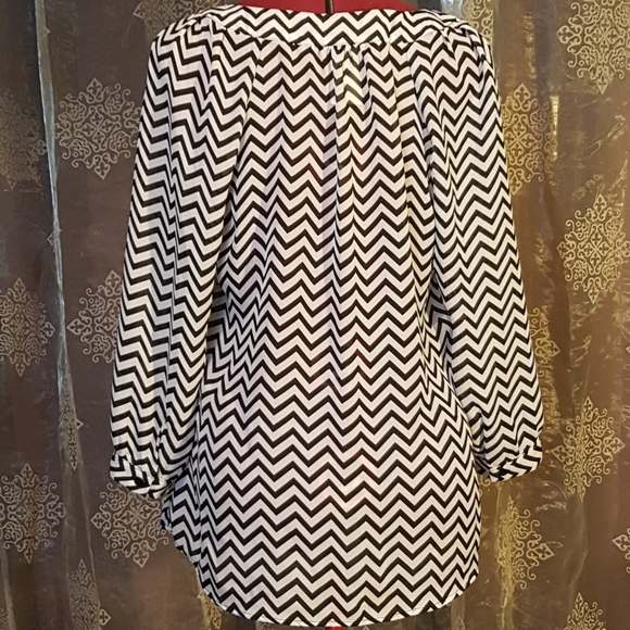 Blouse - Picture 2 of 3